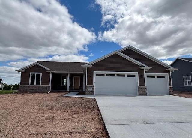Property at 1316 S Jade Dr, Appleton, WI 54915, 3 beds, 2 baths
