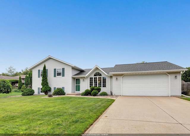 Property at 1800 Kalahari Dr, Green Bay, WI 54313, 3 beds, 2 baths