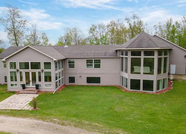 Property at 5454 County Rd W, De Pere, WI 54115, 4 beds, 3.5 baths