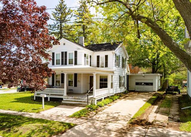 Property at 180 N Pearl St, Berlin, WI 54923, 3 beds, 1.5 baths