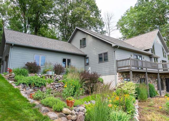 Property at W8775 Birch Rd, Shiocton, WI 54170, 2 beds, 2.5 baths