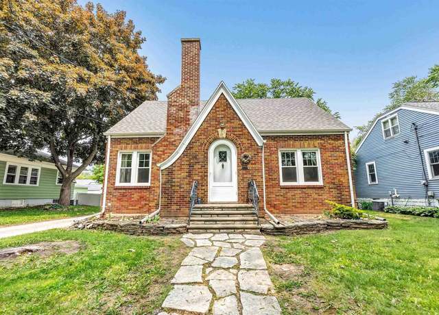 Property at 1054 Kellogg St, Green Bay, WI 54303, 3 beds, 1.5 baths