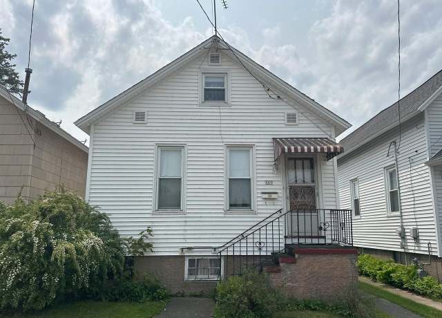 Property at 609 12th Ave, Menominee, MI 49858, 2 beds, 1 bath