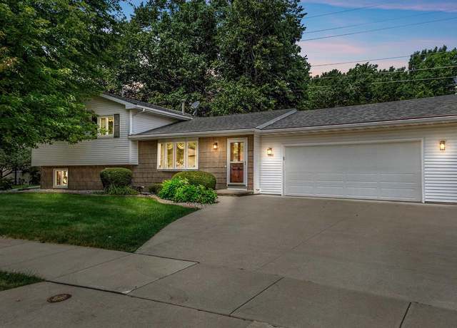 Property at 2400 Abbey Ave, Oshkosh, WI 54904, 4 beds, 2.5 baths