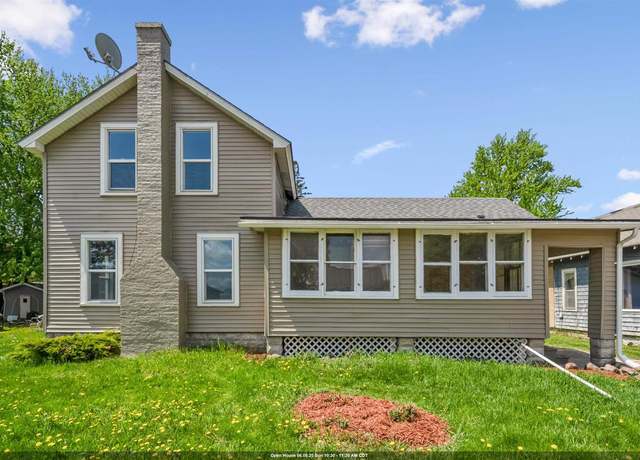 Property at 207 Lima St, New London, WI 54961, 3 beds, 1.5 baths