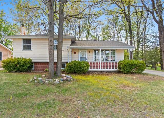 Property at 913 S Prospect St, Shawano, WI 54166, 4 beds, 1 bath
