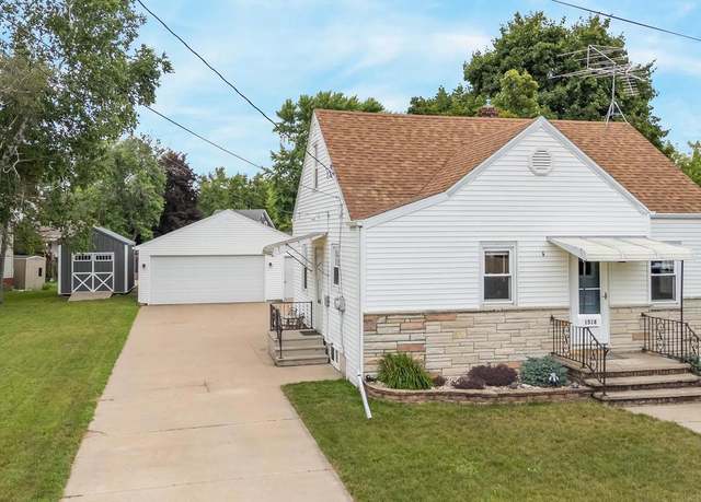Property at 1518 E Harriet St, Appleton, WI 54915, 3 beds, 2 baths