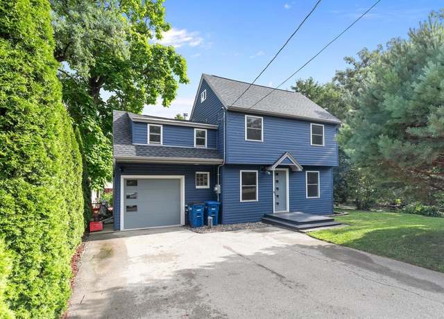 Property at 2084 S Point Comfort Rd, Oshkosh, WI 54902, 2 beds, 2 baths