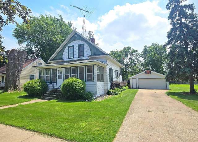 Property at 827 W 17th Ave, Oshkosh, WI 54902, 3 beds, 1 bath