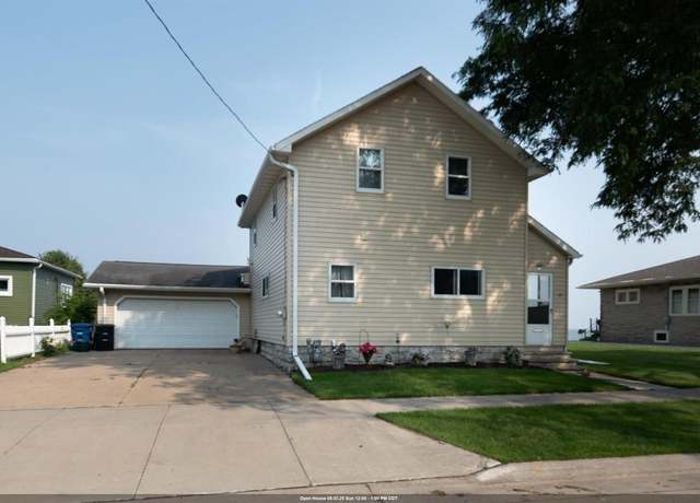 Property at 28 Lake St, Oshkosh, WI 54901, 4 beds, 2 baths