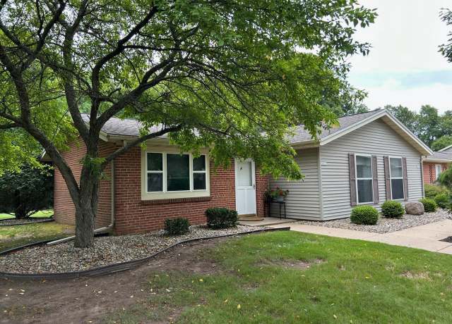 Property at 925 S West Ct, Appleton, WI 54915, 2 beds, 1 bath