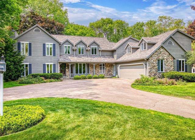 Property at 28 W Lake Rd, Menasha, WI 54952, 4 beds, 4 baths