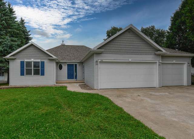 Property at 3012 N Oneida St, Appleton, WI 54911, 4 beds, 3 baths