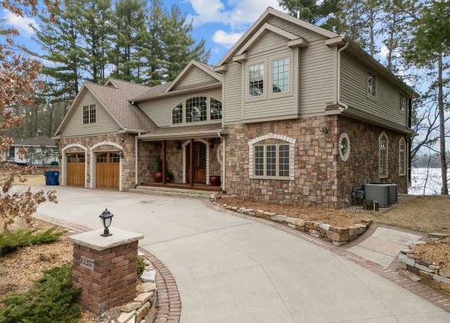 Property at E1257 Round Lake Dr, Waupaca, WI 54981, 4 beds, 5 baths