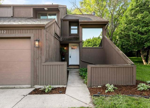 Property at 102 Crab Apple Ct, Appleton, WI 54914, 3 beds, 2.5 baths