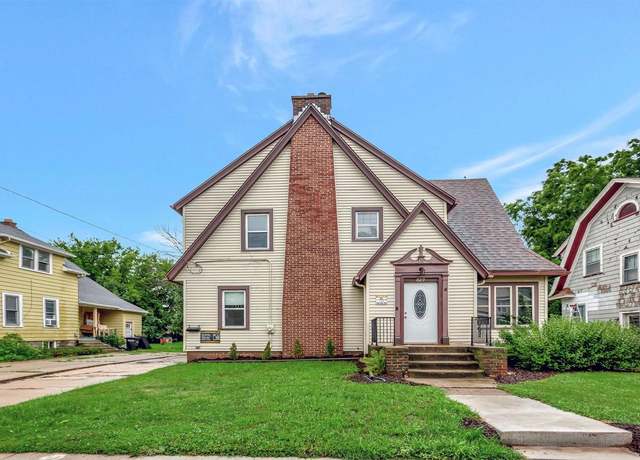 Property at 829 Prospect Ave, Oshkosh, WI 54901, 3 beds, 1 bath