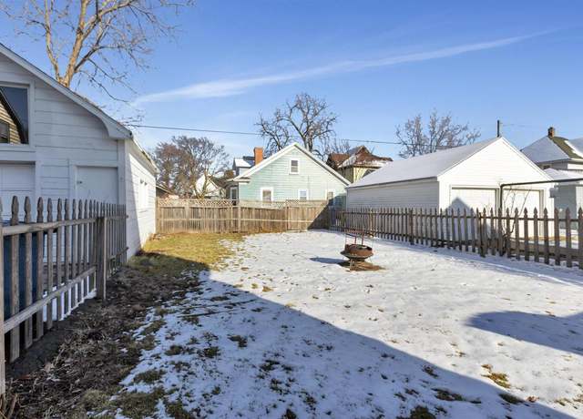 Property at 718 Franklin St, Oshkosh, WI 54901, 4 beds, 1 bath