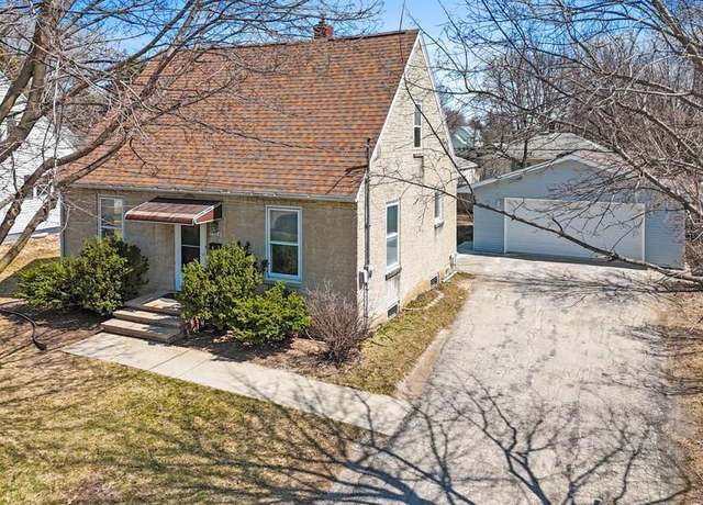 Property at 1506 N Hall Ave, Appleton, WI 54911, 5 beds, 2 baths