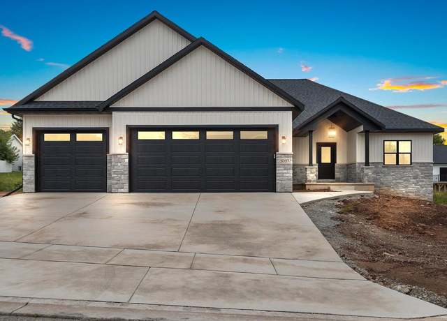 Property at 3097 S Sandstone Ct, Green Bay, WI 54313, 3 beds, 2.5 baths
