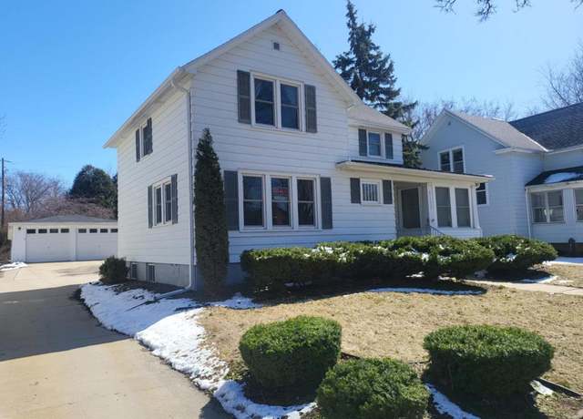Property at 1127 S Quincy St, Green Bay, WI 54301, 3 beds, 1.5 baths