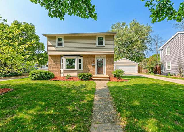 Property at 1130 W Parkway Blvd, Appleton, WI 54914, 3 beds, 1.5 baths