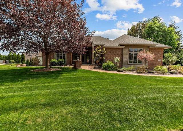Property at 441 E Apple Creek Rd, Appleton, WI 54913, 4 beds, 4 baths