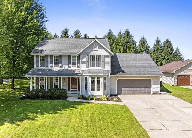 Property at 618 Night Ct, Green Bay, WI 54313, 3 beds, 2.5 baths