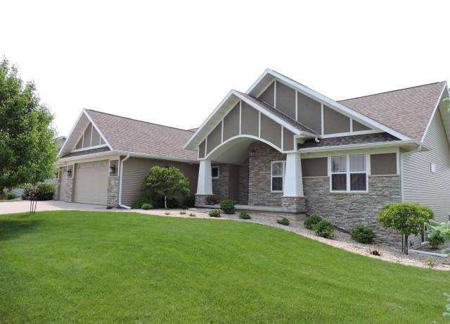 Property at 2105 Morningstar Ln, Oshkosh, WI 54904, 5 beds, 3.5 baths