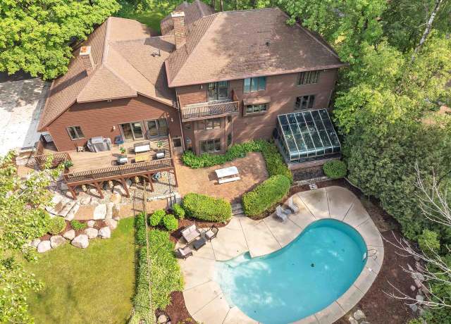 Property at 4439 Indian Trl, Green Bay, WI 54313, 4 beds, 3.5 baths