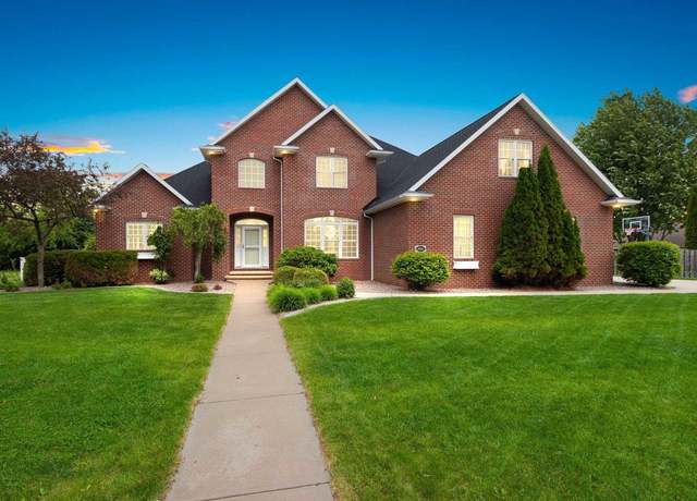 Property at 3261 Highland View Ln, Green Bay, WI 54311, 5 beds, 3.5 baths