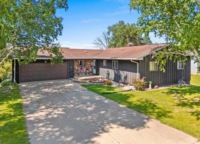 Property at 237 Park Ln, Clintonville, WI 54929, 3 beds, 2.5 baths