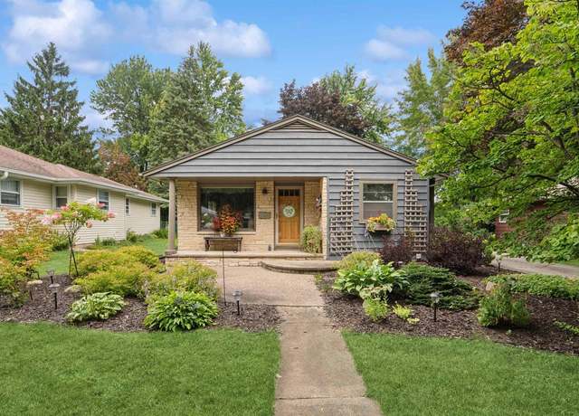 Property at 1212 W Parkway Blvd, Appleton, WI 54914, 4 beds, 1.5 baths