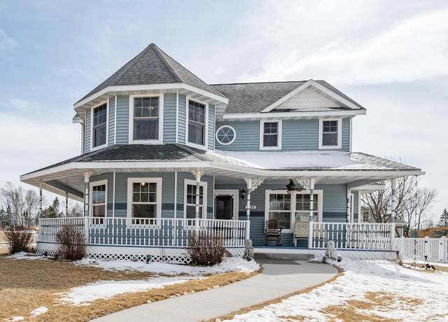 Property at 1335 E Ivy Ln, Manitowoc, WI 54220, 4 beds, 2.5 baths