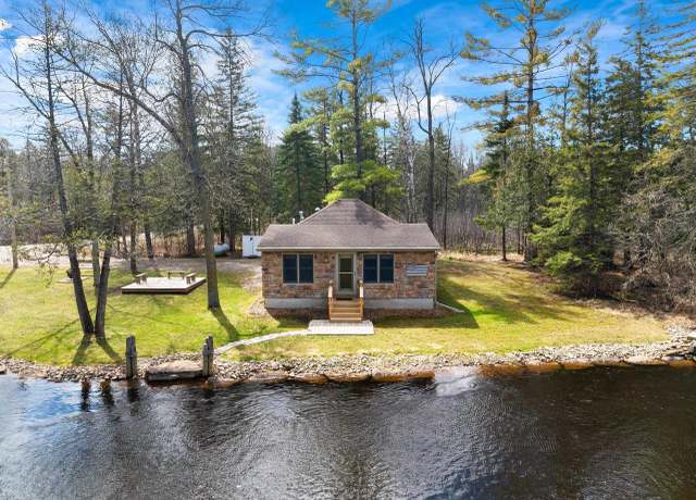 Property at 9604 Pine Bend Ln, Gillett, WI 54124, 2 beds, 2 baths