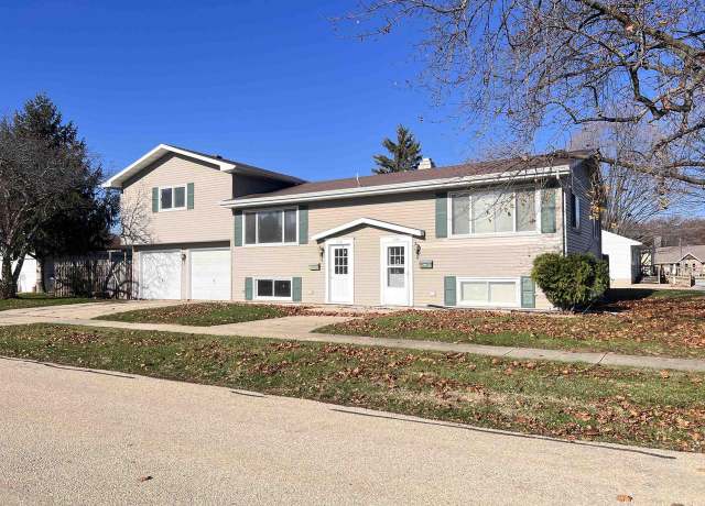 Property at 1104 Hobbs Ave, Oshkosh, WI 54901, 5 beds, 2.5 baths