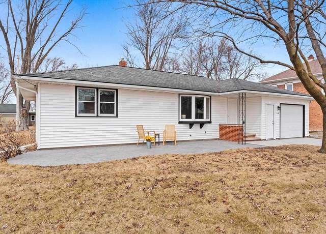 Property at 446 Main St, Wrightstown, WI 54180, 3 beds, 1.5 baths