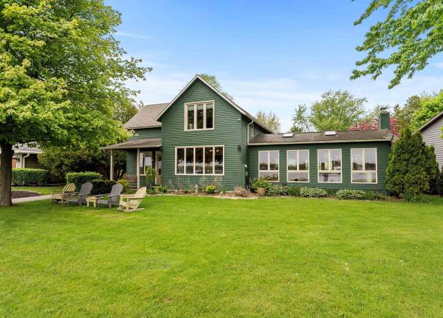 Property at 1350 Memorial Dr, Sturgeon Bay, WI 54235, 4 beds, 3 baths