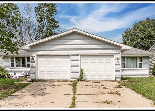 Property at 1124 Woodland Dr, Menasha, WI 54952, 4 beds, 2 baths