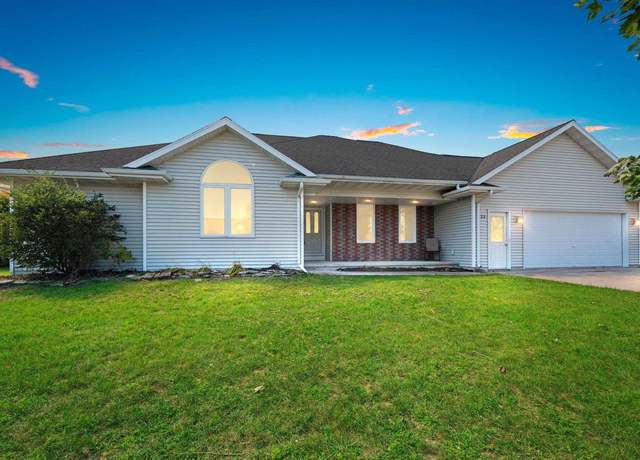 Property at 33 N Ashland Ave, Sturgeon Bay, WI 54235, 3 beds, 2.5 baths