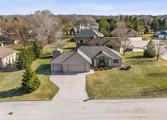 Property at 1033 Hoks Ridge Ln, De Pere, WI 54115, 4 beds, 3.5 baths