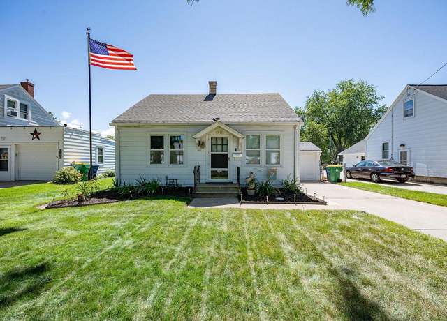 Property at 1946 Farlin Ave, Green Bay, WI 54302, 2 beds, 1 bath