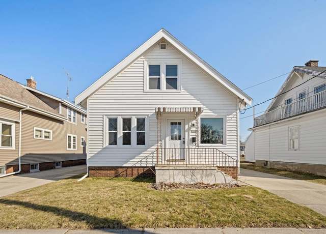 Property at 1806 Columbus St, Manitowoc, WI 54220, 4 beds, 1 bath