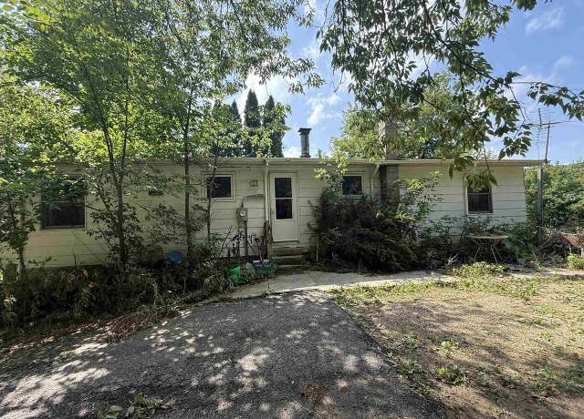 Property at 8018 Town Hall Rd, Kewaskum, WI 53040, 3 beds, 1 bath