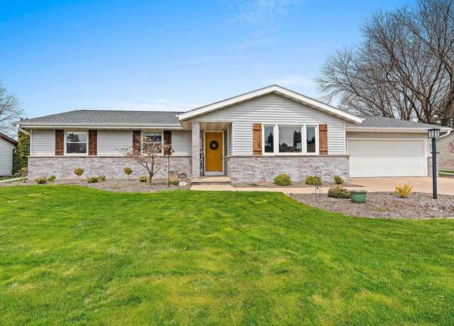 Property at 3004 W Sunset Ave, Appleton, WI 54914, 3 beds, 2.5 baths