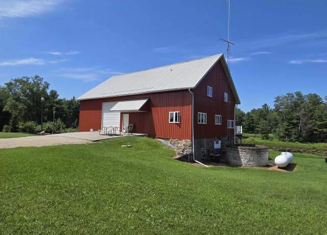 Property at E3538 Boelter Rd, Iola, WI 54945, 2 beds, 2.5 baths