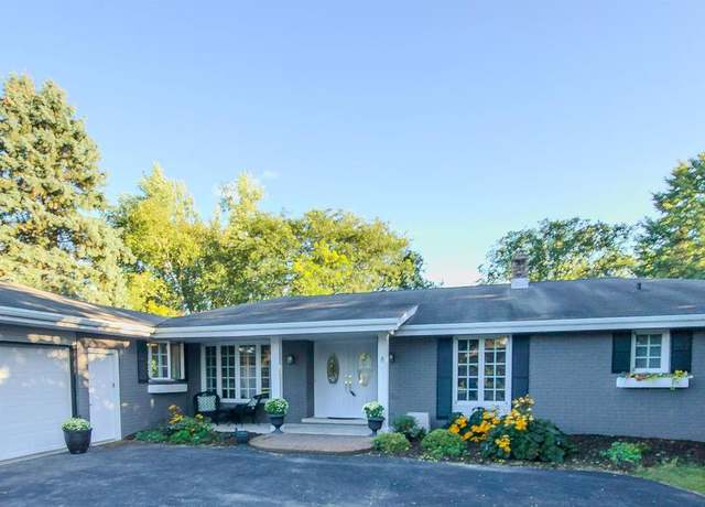 Property at 8 Meadowbrook Ln, Appleton, WI 54914, 4 beds, 2.5 baths