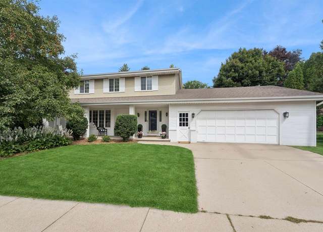 Property at 844 E Sunset Ave, Appleton, WI 54911, 4 beds, 2.5 baths