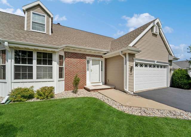 Property at 2505 Village Ln, Oshkosh, WI 54904, 4 beds, 2.5 baths