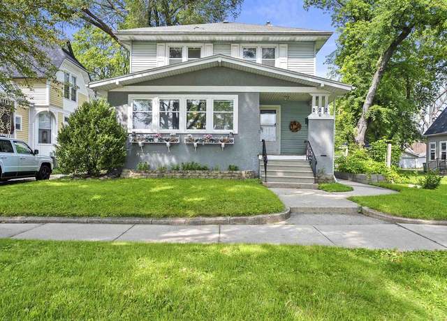 Property at 222 S Chestnut Ave, Green Bay, WI 54303, 4 beds, 1 bath