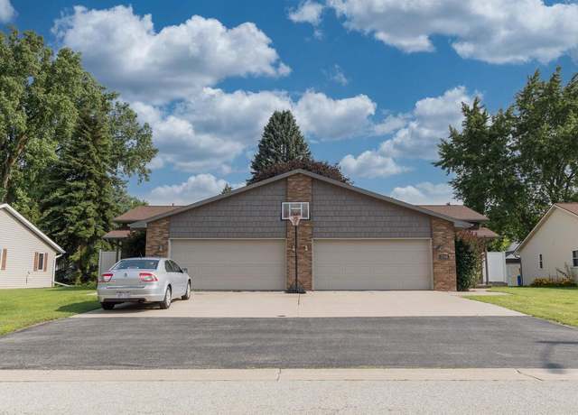 Property at 2748 Parkmoor Ct, Appleton, WI 54914, 4 beds, 2 baths